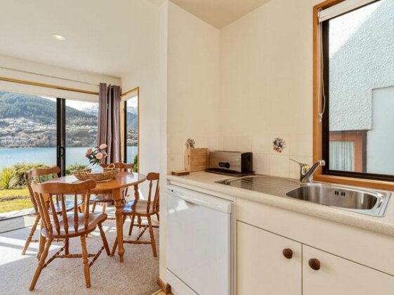 Lakefront Cottage - Queenstown Holiday Unit - Photo3