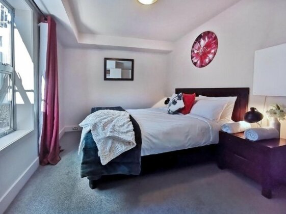 Lakefront Getaway Queenstown - Photo5