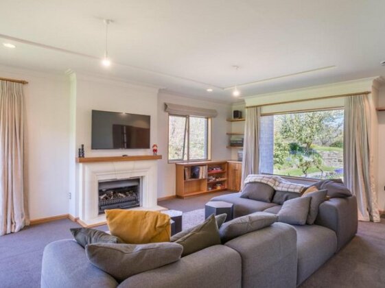 Lakes Retreat - Queenstown Holiday Home - Photo5