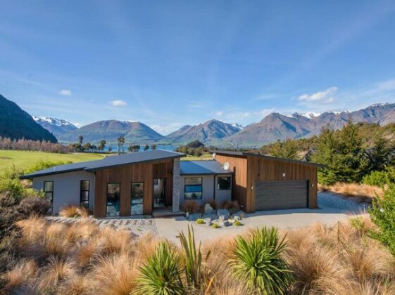 Lookout Retreat - Queenstown Holiday House
