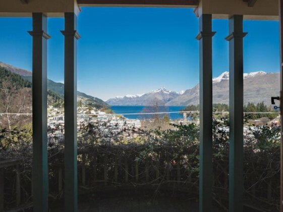 McAlister House - Queenstown Holiday Home