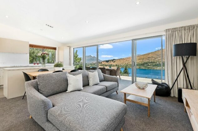 Remarkable Views on Goldrush Way - Queenstown Holiday Home - Photo2