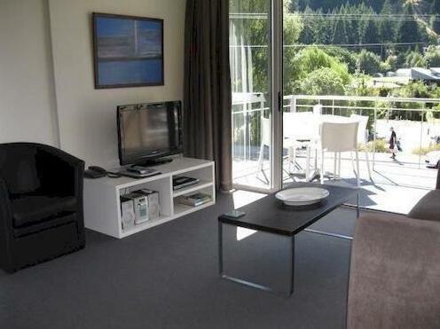 The Whistler Holiday Apartments - Photo2