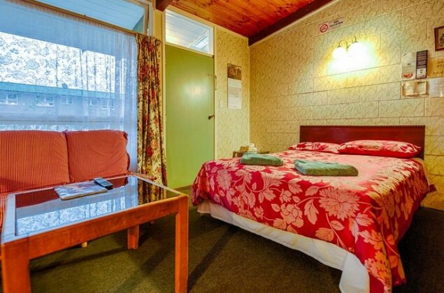 Aaryn Court Motel - Photo4