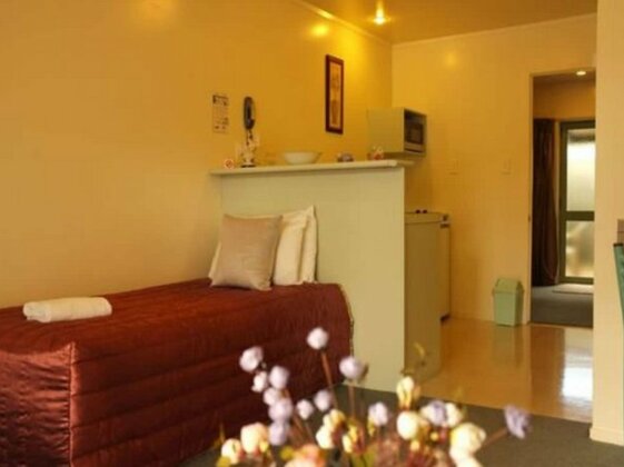 Birchwood Spa Motel - Photo5