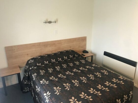 Fenton Court Motel - Photo4