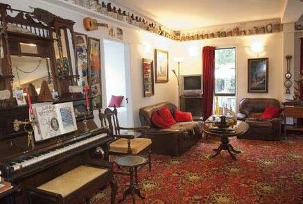 Hillside Homestead Bed and Breakfast - Photo2
