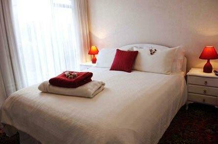 Hillside Homestead Bed and Breakfast - Photo4