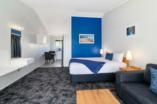 Ledwich Lodge Motel - Photo2
