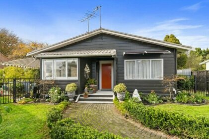 Moana Cottage - Rotorua Holiday Home