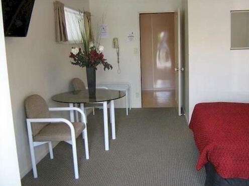 Rose Court Motel - Photo3