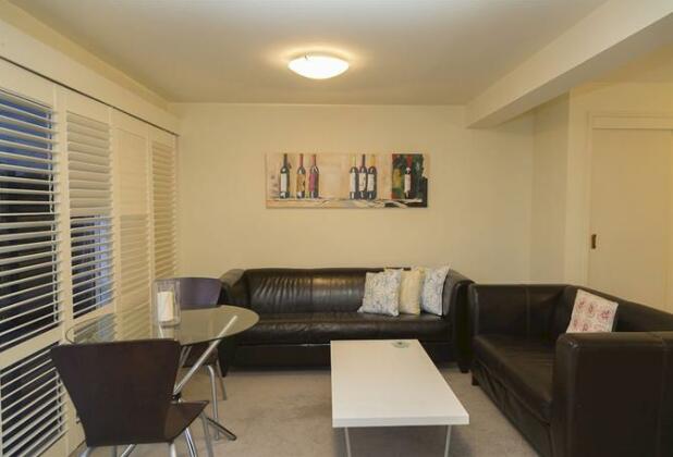 Russell View Apartments - Photo5