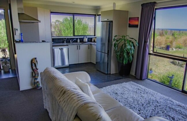 Ocean View Beachfront Apartment - Photo3