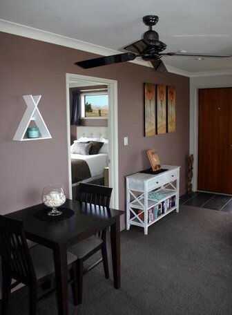 Ocean View Beachfront Apartment - Photo4