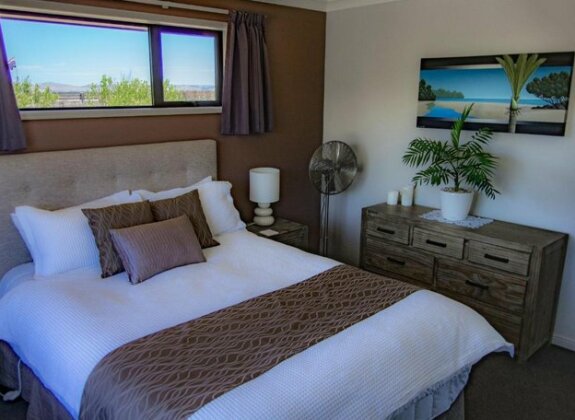 Ocean View Beachfront Apartment - Photo5