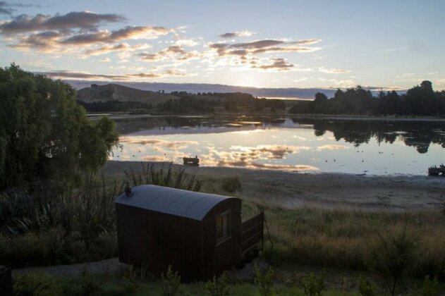 The Bird Hide - rustic luxury by the water