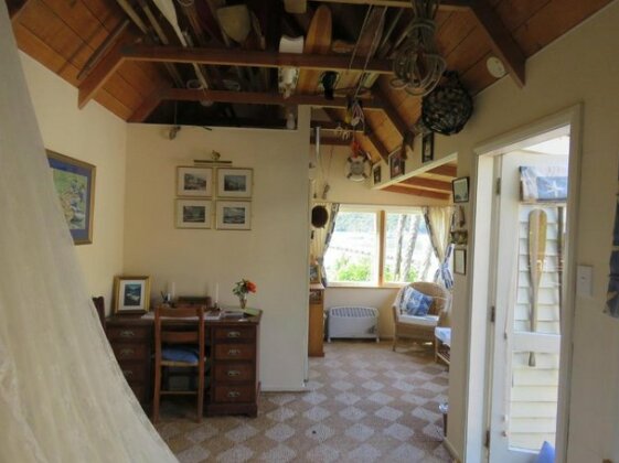 Waterfront Bed and Breakfast - Photo2