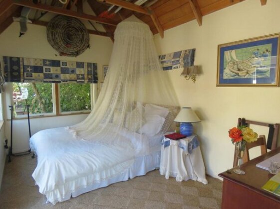 Waterfront Bed and Breakfast - Photo3