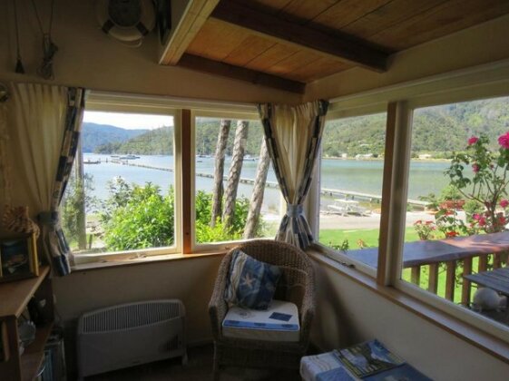 Waterfront Bed and Breakfast - Photo4