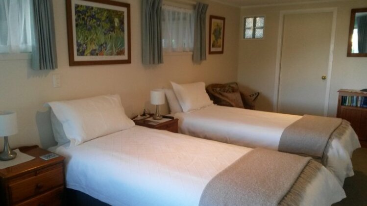 Anton & Mary's Bed & Breakfast - Photo4