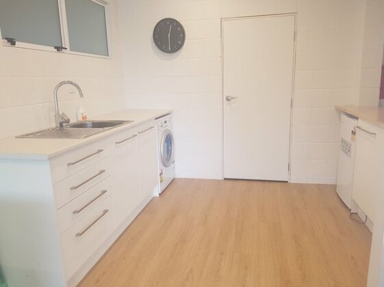 Affordable Studio Unit Close to Town - Photo2