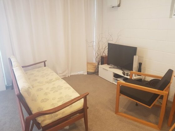 Affordable Studio Unit Close to Town - Photo3