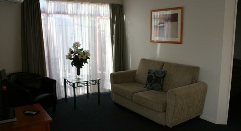 Catellis of Taupo Motel & Conference Centre - Photo4