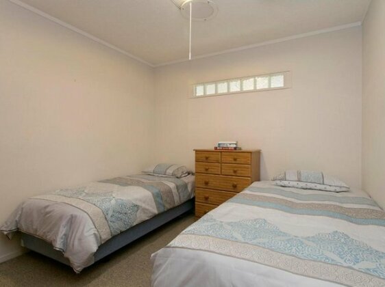 Cosy Lake Haven - Two Mile Bay Holiday Home - Photo4