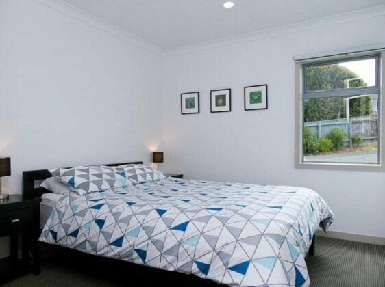 Modern and Comfortable - Central Taupo Holiday Home - Photo5