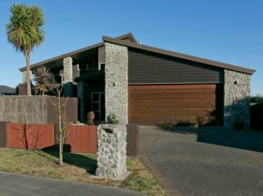 Riverstone Holiday Home - Taupo Holiday Home