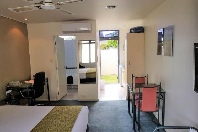 Academy Motor Inn - Photo4