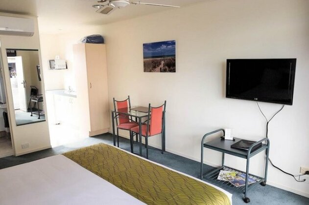 Academy Motor Inn - Photo5