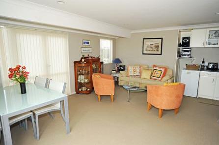 Beachside Bed & Breakfast - Photo2