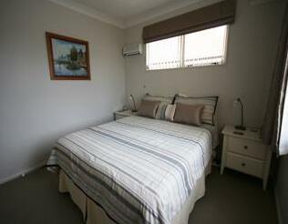 Beachside Bed & Breakfast - Photo5