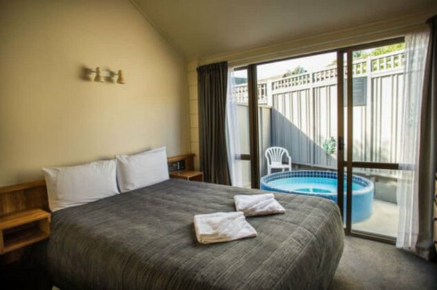 Bennetts Thermal Pools Motor Inn - Photo3