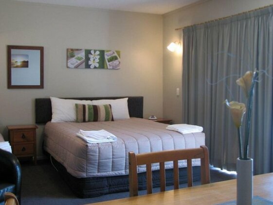 Cobblestone Court Motel - Photo3