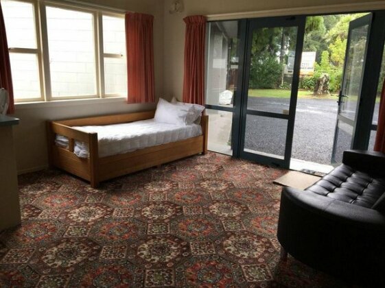 Fountain Court Motel - Photo4