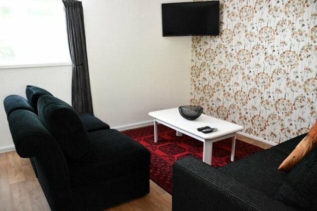 Large Studio with private patio Sky TV & wifi - Photo4