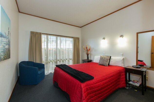 Summit Motor Lodge - Photo2
