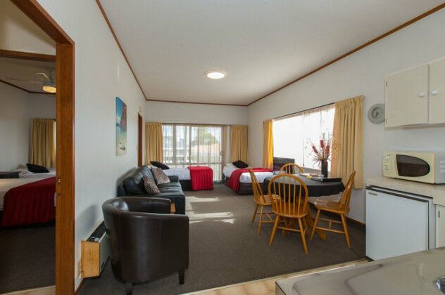 Summit Motor Lodge - Photo3