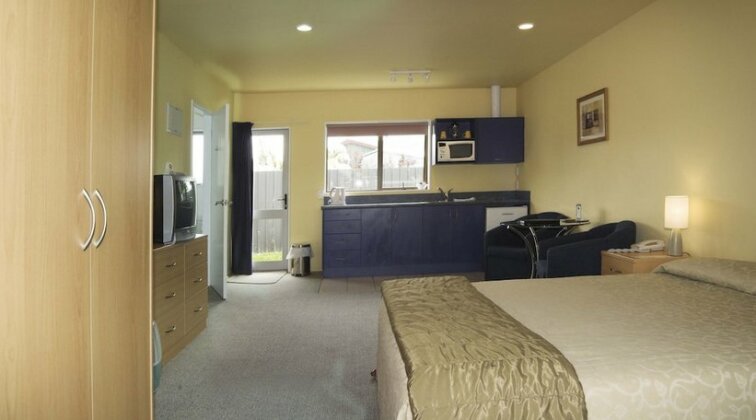 Anchorage Motel Apartments - Photo4