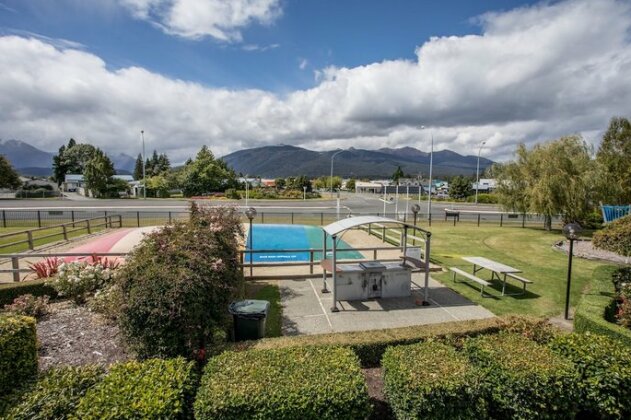 Te Anau Top 10 Holiday Park and Motels - Photo2