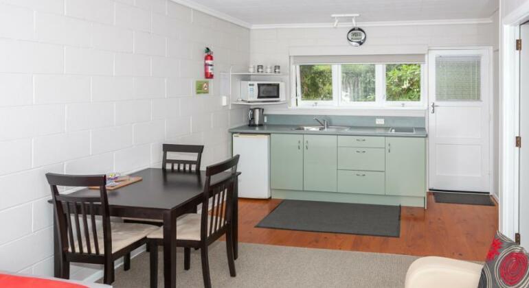 Brookby Motel - Photo4
