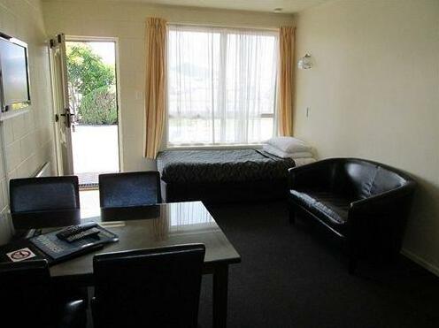 Shortland Court Motel - Photo2