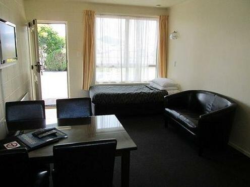 Shortland Court Motel - Photo2