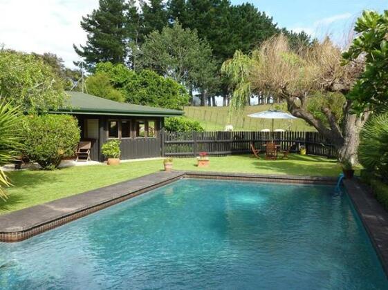 Thorold Country House