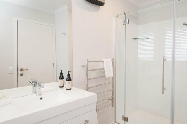Luxury Rata Apartment - A - Photo3