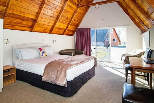 Mountain Chalets Motel - Photo4