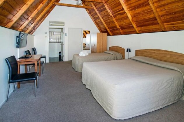 Mountain Chalets Motel - Photo5