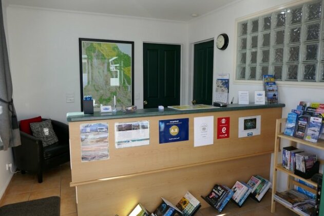 The Lakes Motel - Photo3